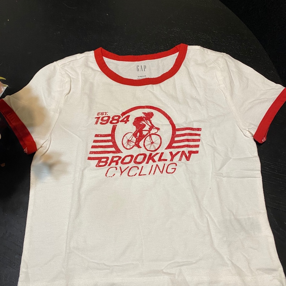 NWOT GAP graphic t-shirt SP